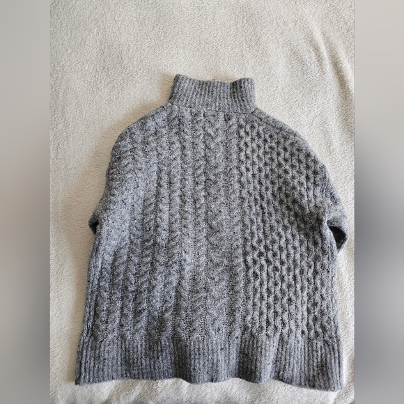 Beautiful Chunky Zip-Up Sweater - Picture 9 of 9